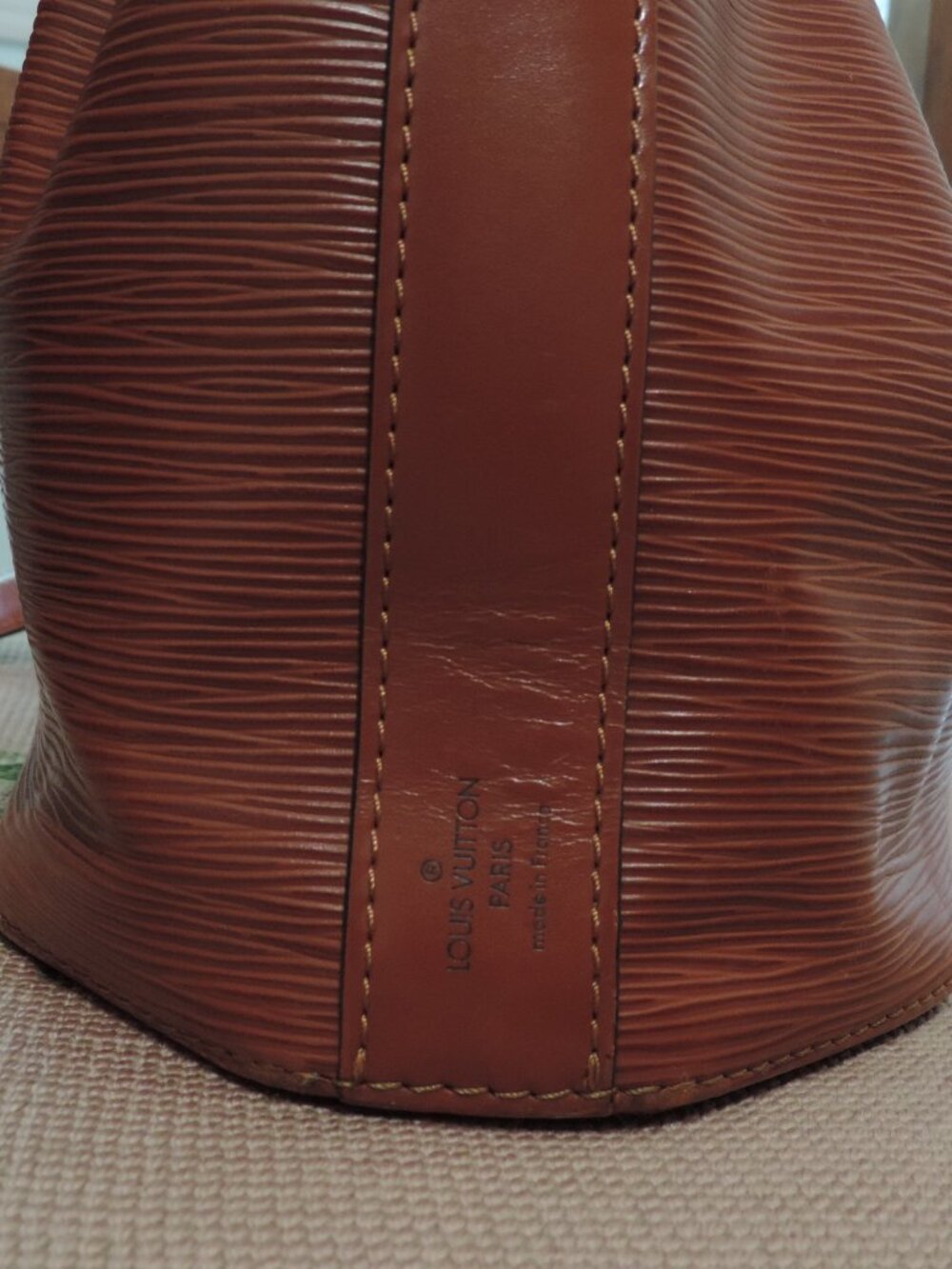 Louis Vuitton SAC D'EPAULE PM Lightweight Epi Leather Kenyan Fawn Brown - Picture 9 of 16